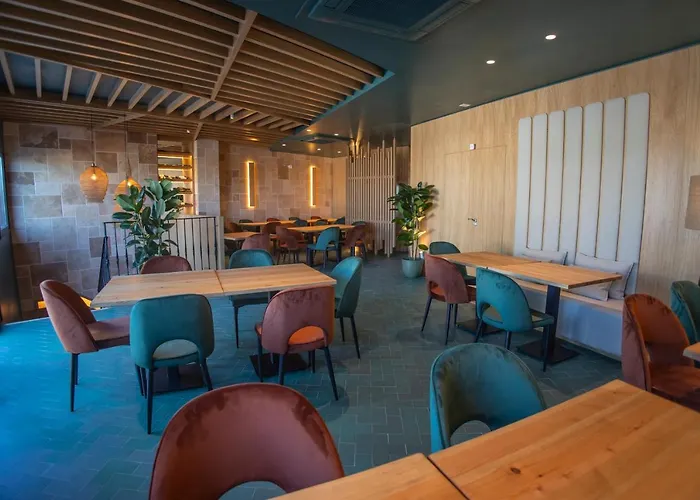 Oikos Turisticos * Монестерио